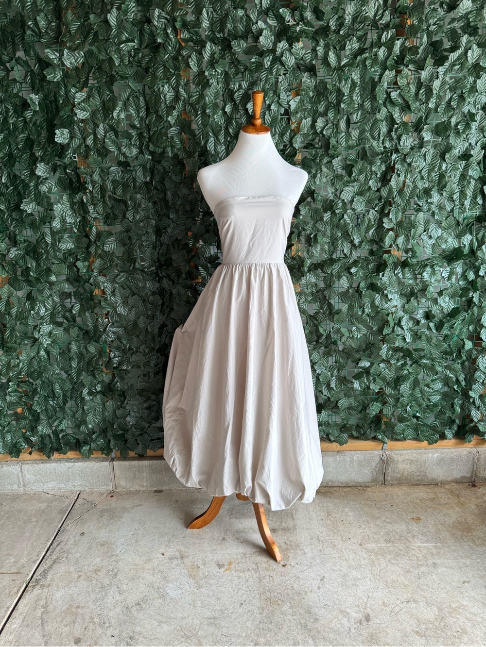 Zara strapless bubble-hem midi dress in light taupe - size xs - Picture 2 of 16